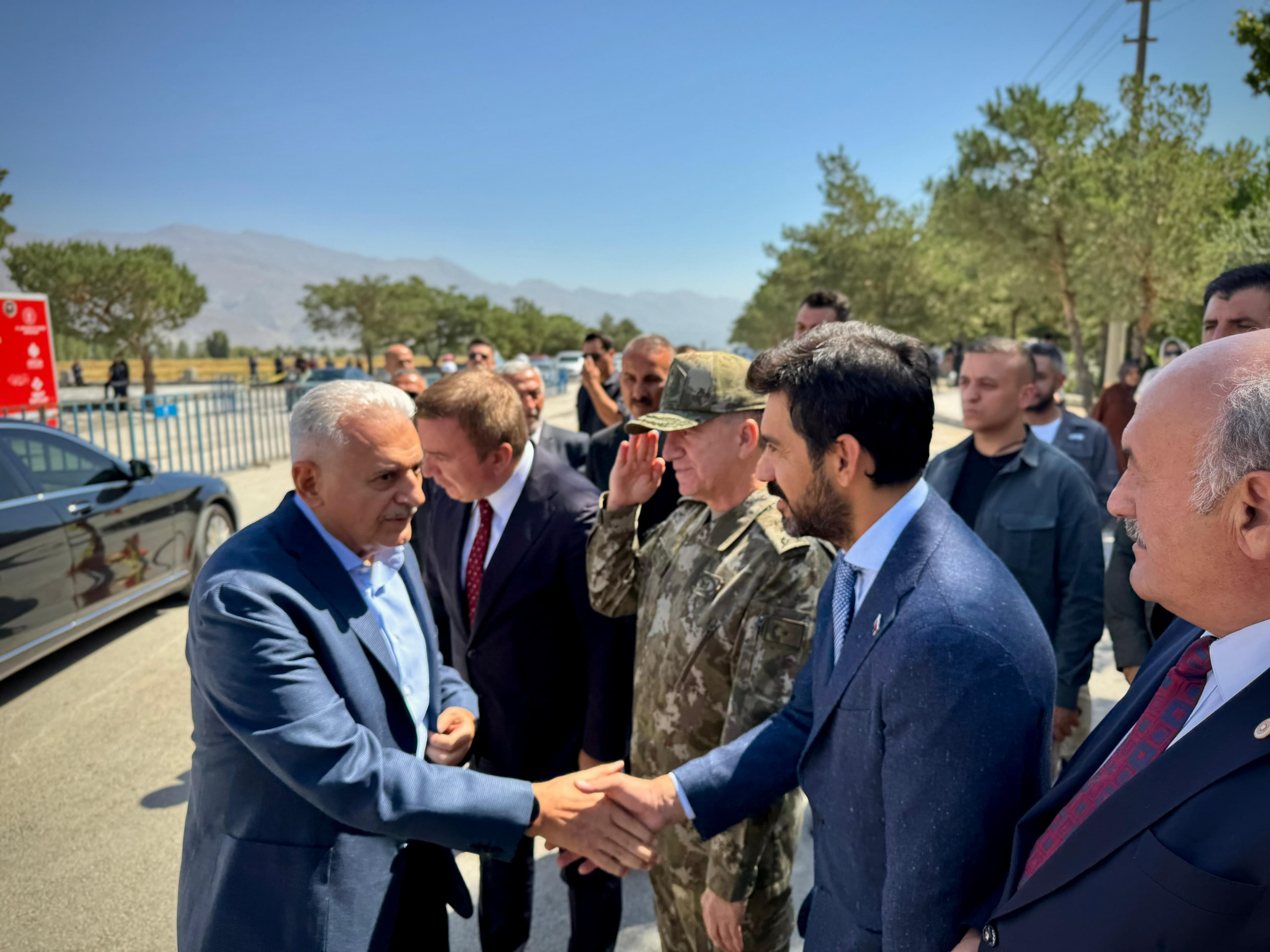 Tasavvuf yolunda ilerleyerek sadece Erzincan’a değil, bütün Anadolu’ya manevi bir ışık olmuş; Terzibaba Hazretleri adına inşa edilen külliyenin açılışını gerçekleştirdik.