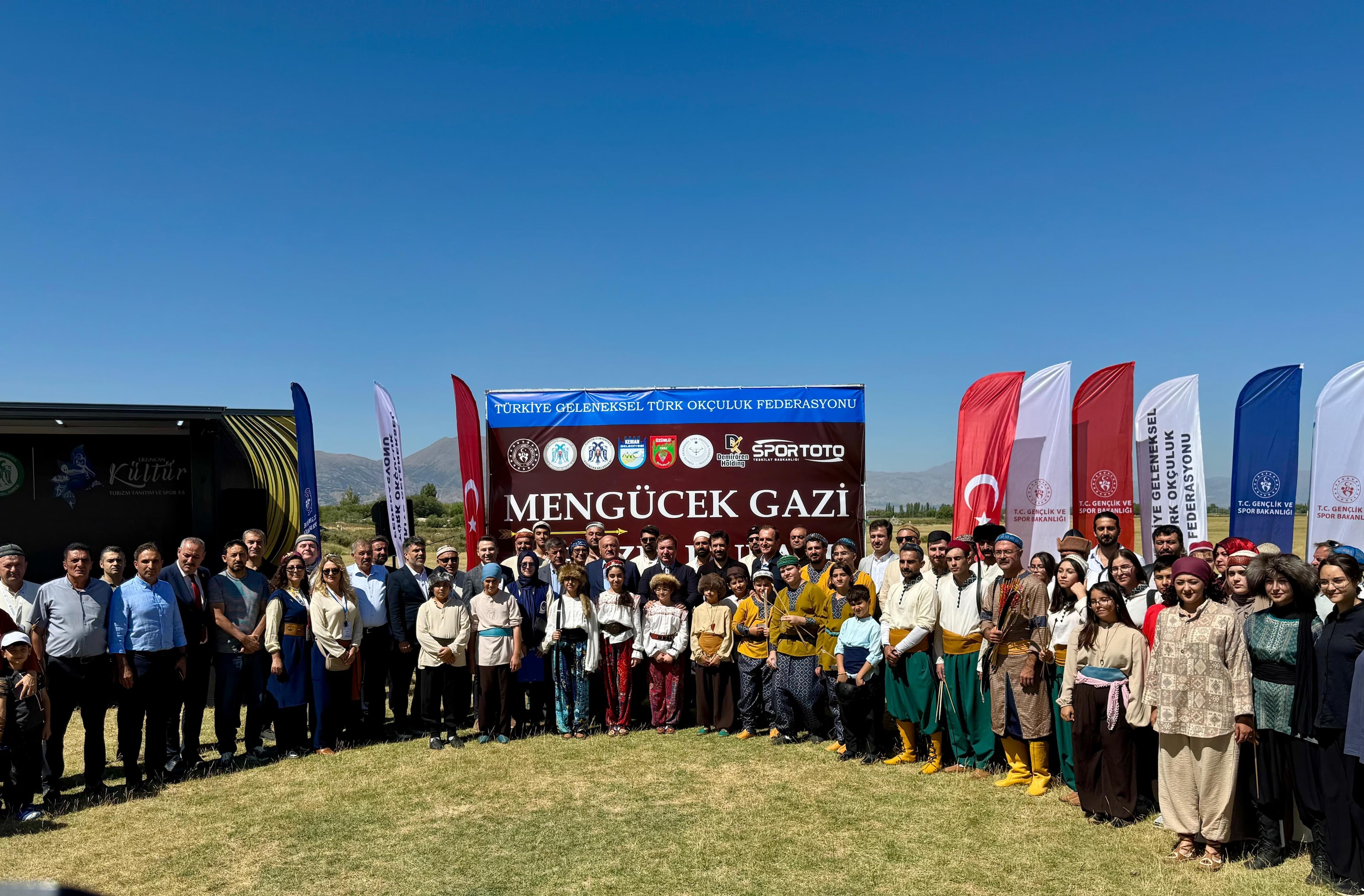 Erzincan Valimiz Hamza Aydoğdu ve Belediye Başkanımız Bekir Aksun ile birlikte Türkiye Geleneksel Türk Okçuluk Federasyonu tarafından düzenlenen 2025 Erzincan Mengücek Gazi Menzil Kupası Programı'na katıldık.