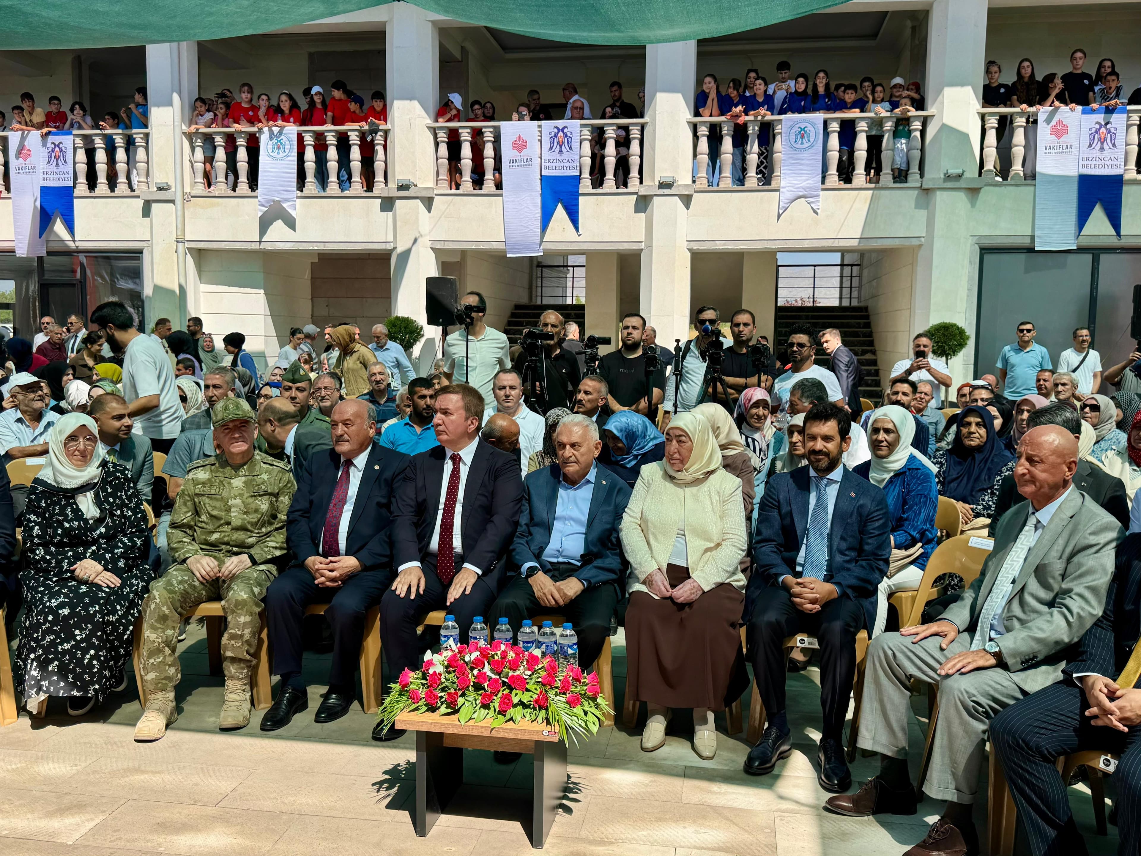 Tasavvuf yolunda ilerleyerek sadece Erzincan’a değil, bütün Anadolu’ya manevi bir ışık olmuş; Terzibaba Hazretleri adına inşa edilen külliyenin açılışını gerçekleştirdik.