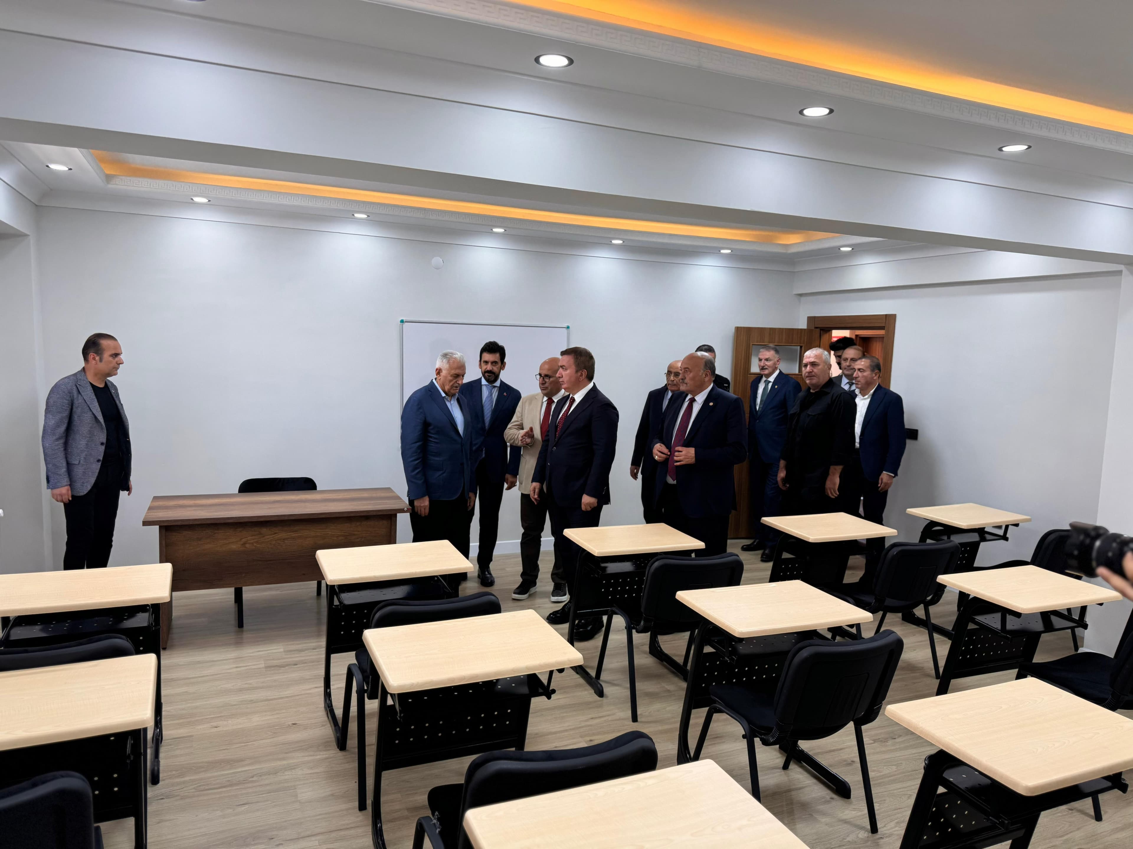 Tasavvuf yolunda ilerleyerek sadece Erzincan’a değil, bütün Anadolu’ya manevi bir ışık olmuş; Terzibaba Hazretleri adına inşa edilen külliyenin açılışını gerçekleştirdik.