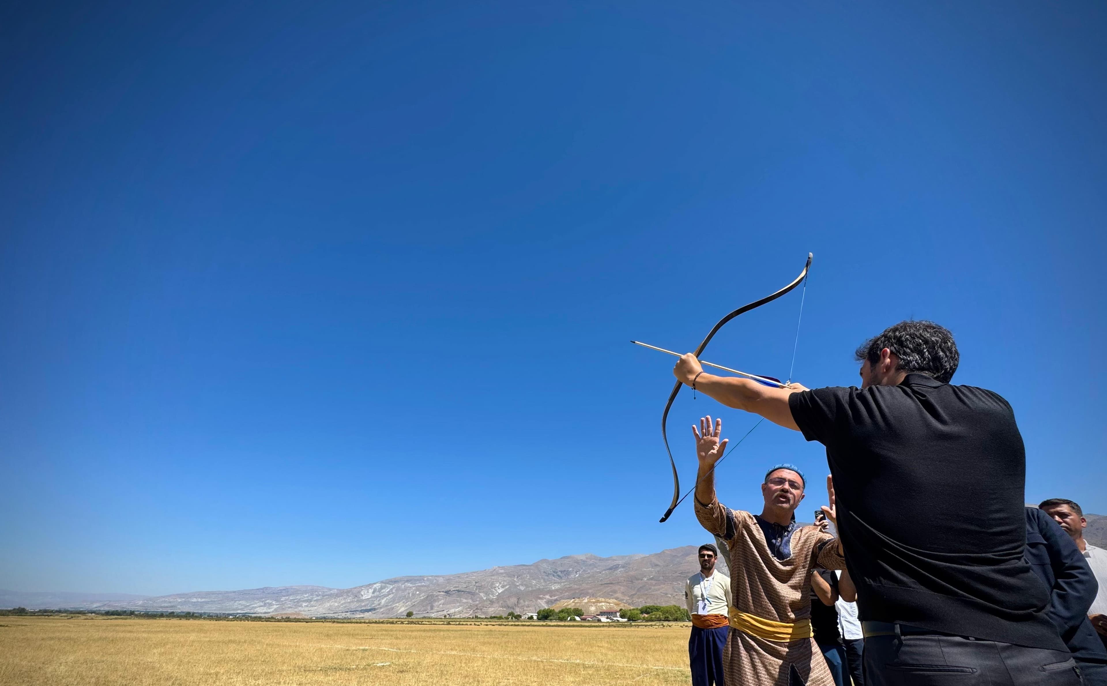 Erzincan Valimiz Hamza Aydoğdu ve Belediye Başkanımız Bekir Aksun ile birlikte Türkiye Geleneksel Türk Okçuluk Federasyonu tarafından düzenlenen 2025 Erzincan Mengücek Gazi Menzil Kupası Programı'na katıldık.