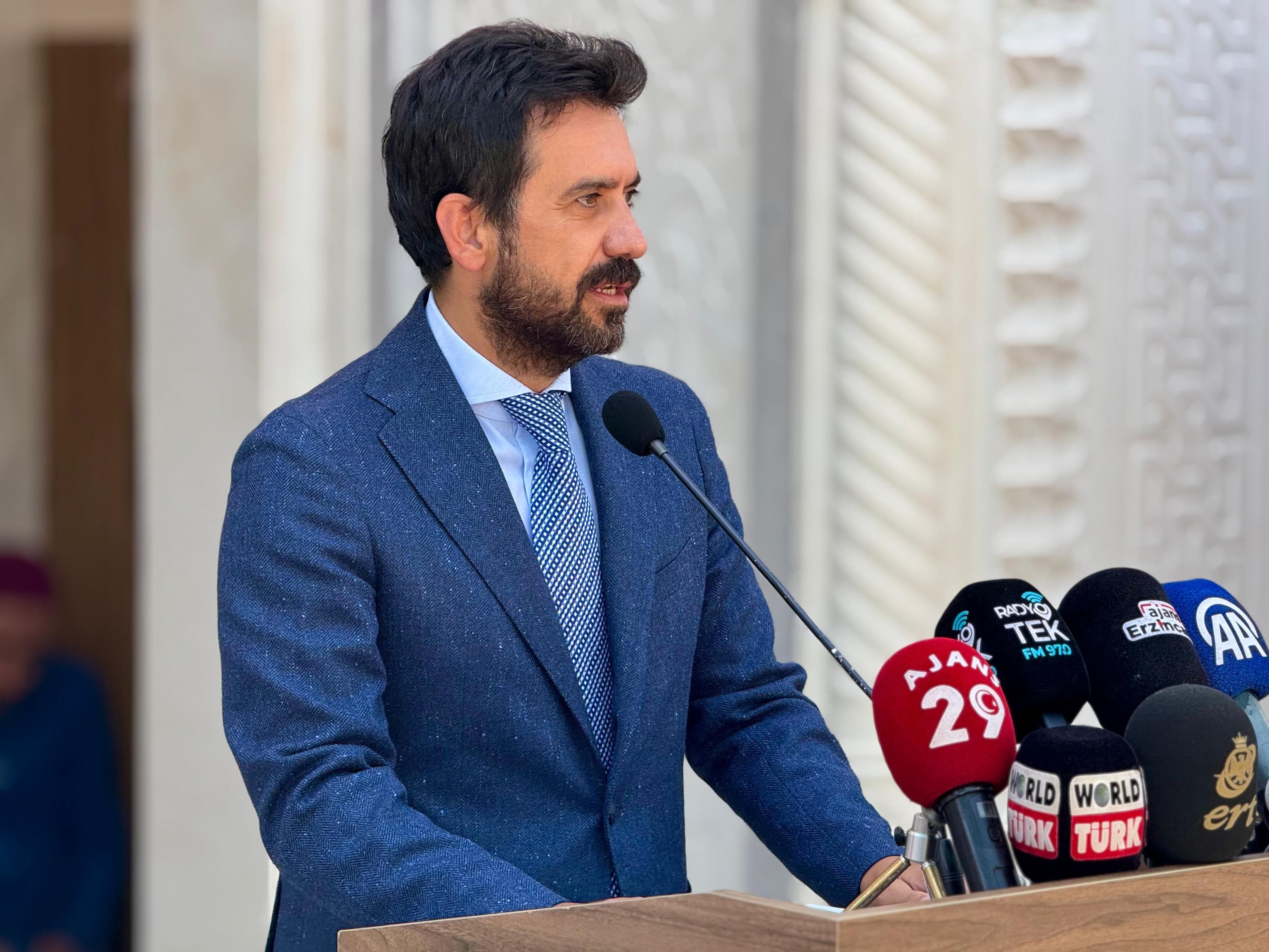 Tasavvuf yolunda ilerleyerek sadece Erzincan’a değil, bütün Anadolu’ya manevi bir ışık olmuş; Terzibaba Hazretleri adına inşa edilen külliyenin açılışını gerçekleştirdik.