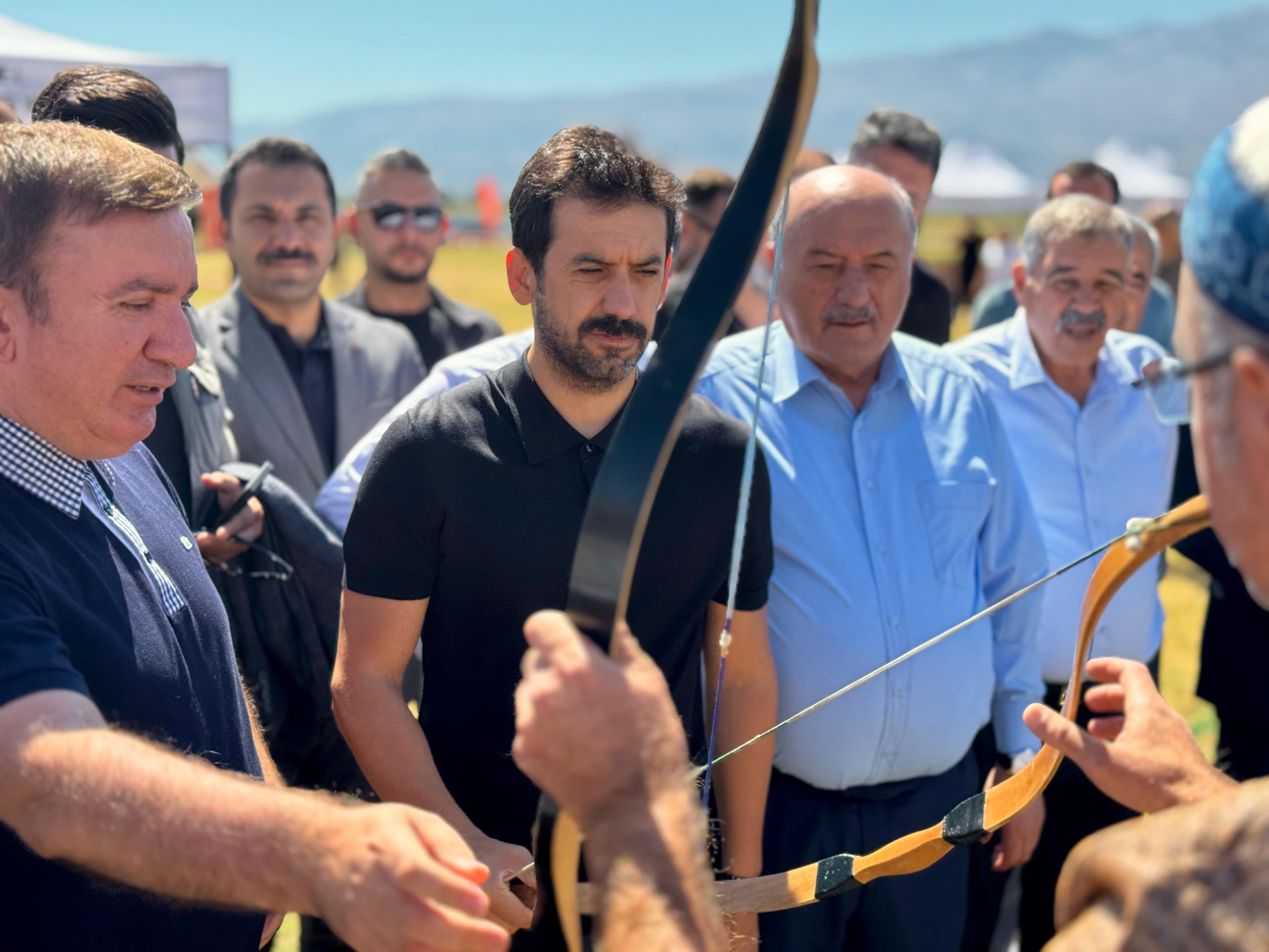 Erzincan Valimiz Hamza Aydoğdu ve Belediye Başkanımız Bekir Aksun ile birlikte Türkiye Geleneksel Türk Okçuluk Federasyonu tarafından düzenlenen 2025 Erzincan Mengücek Gazi Menzil Kupası Programı'na katıldık.
